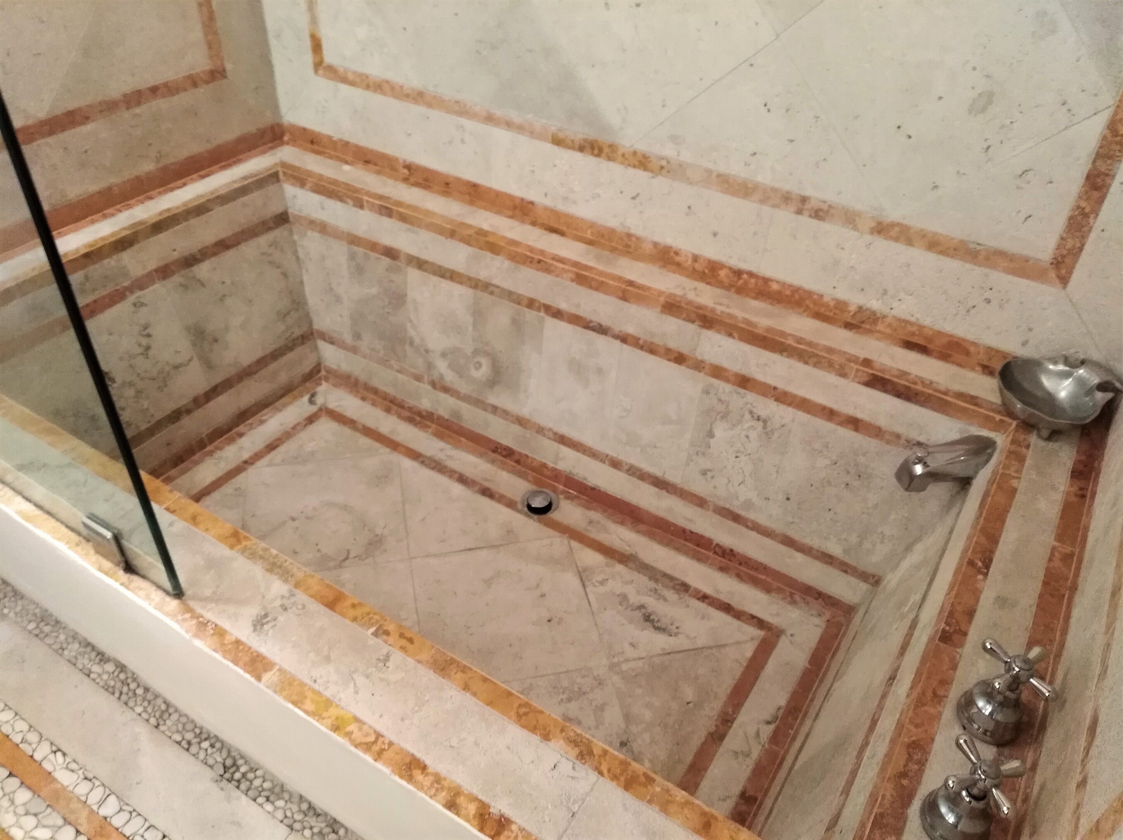 standard room, 1 king bed | bathroom | free toiletries, hair dryer, towels