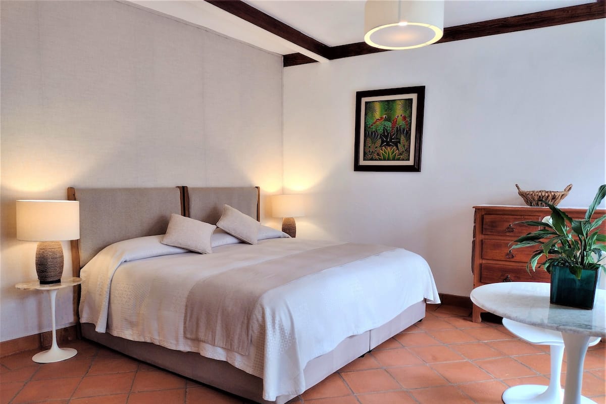 Deluxe Room | Premium bedding, in-room safe, individually decorated