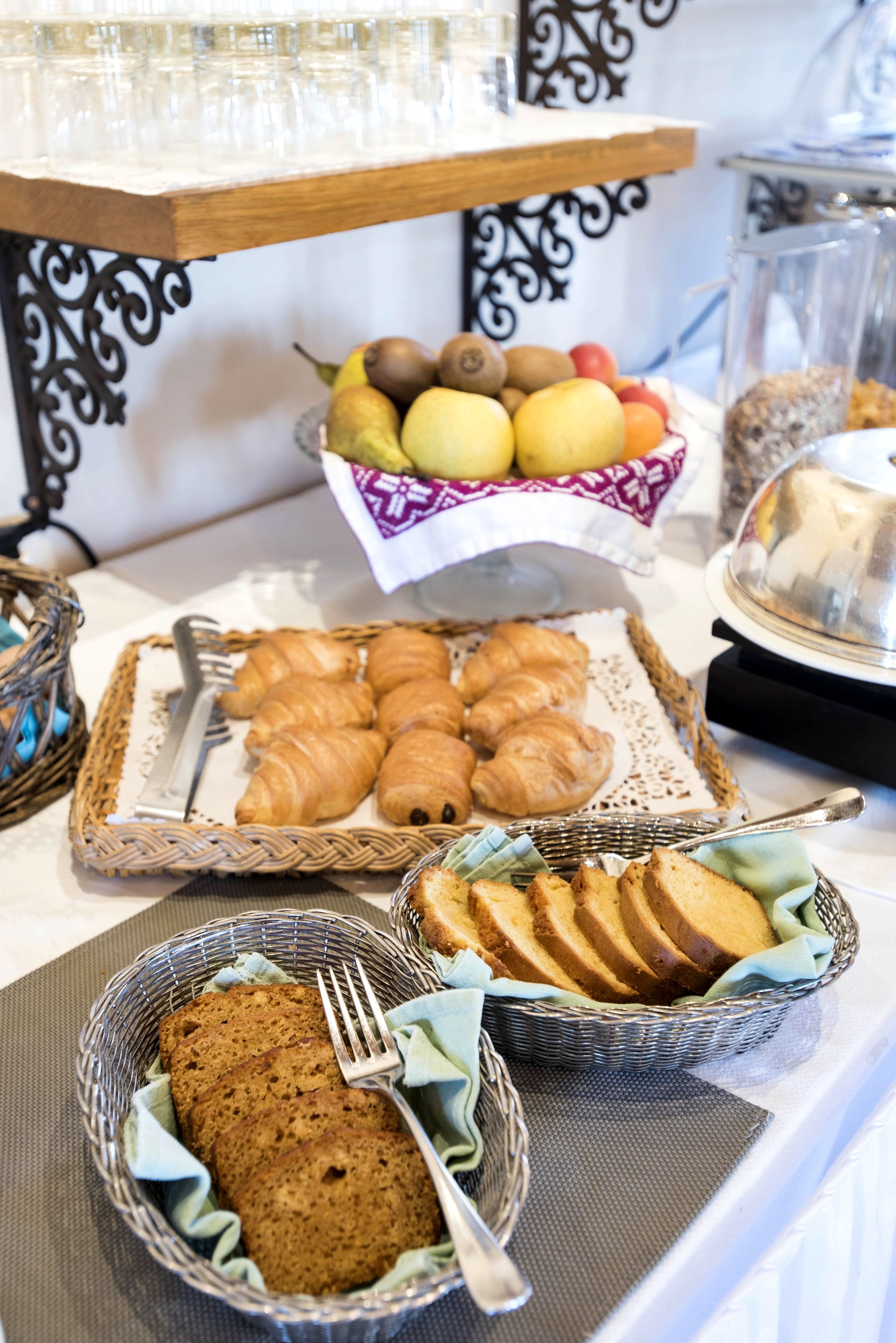 daily buffet breakfast (eur 12.00 per person)