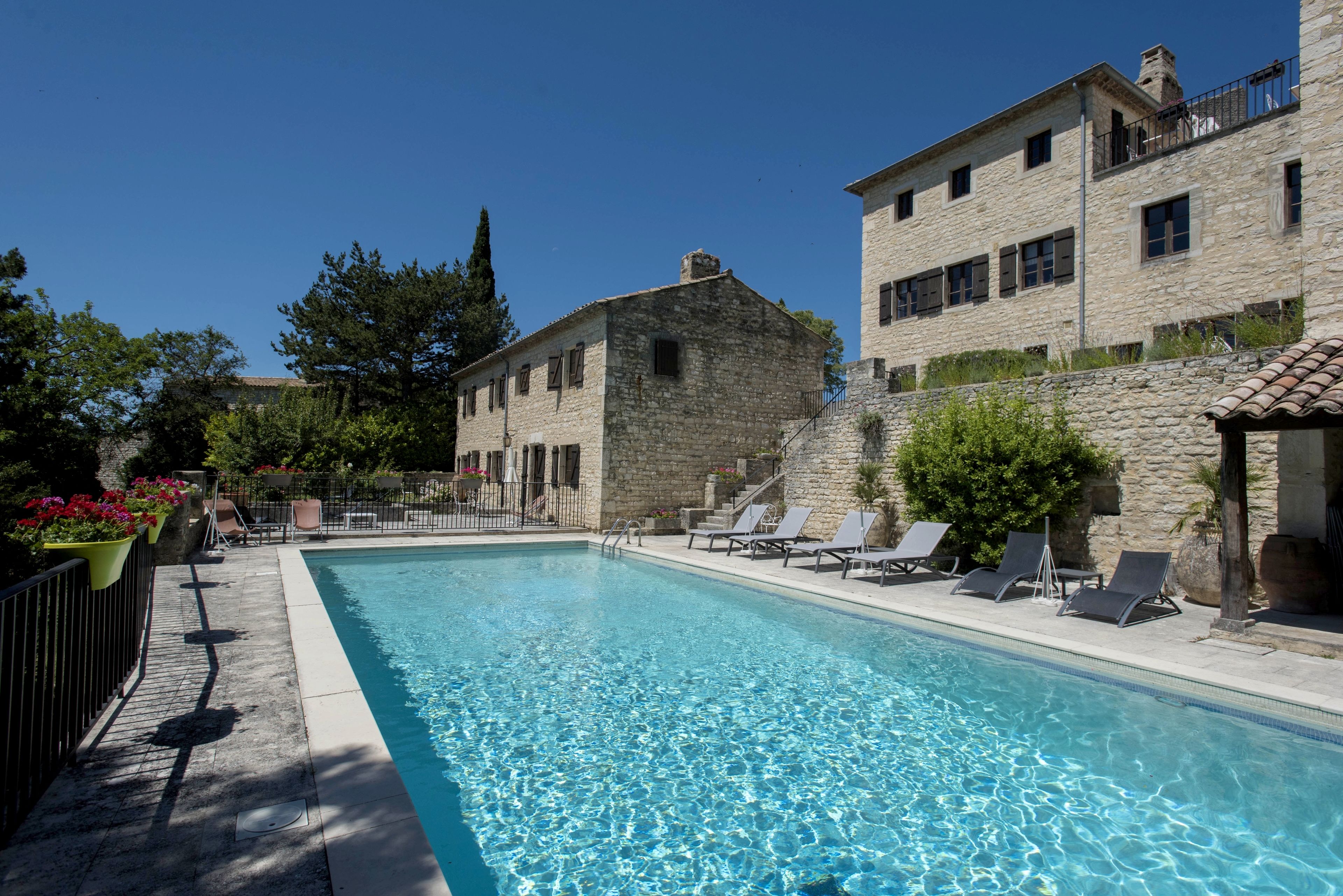 outdoor pool, pool loungers