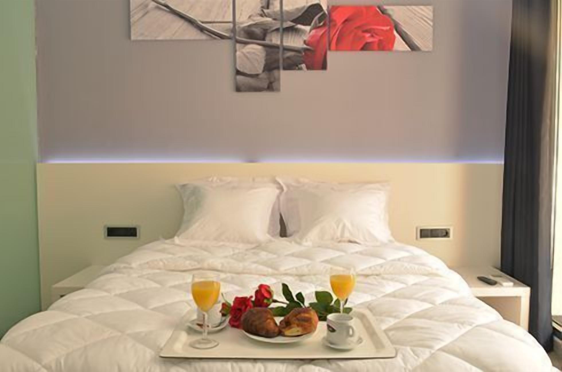 suite | in-room safe, soundproofing, free cots/infant beds, rollaway beds