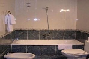 Standard Double Room | Bathroom