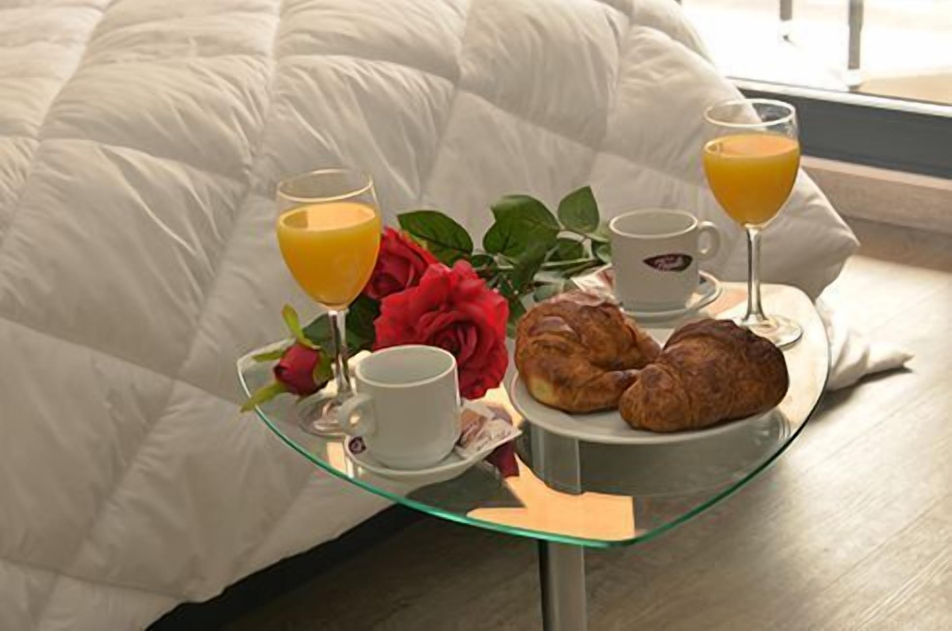 suite | in-room dining