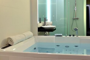 Premium Room | Jetted bathtub