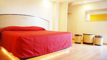 Habitación estándar, 1 cama King size | Caja de seguridad en la habitación y escritorio