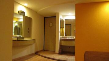 Regadera, amenidades de baño gratuitas, toallas