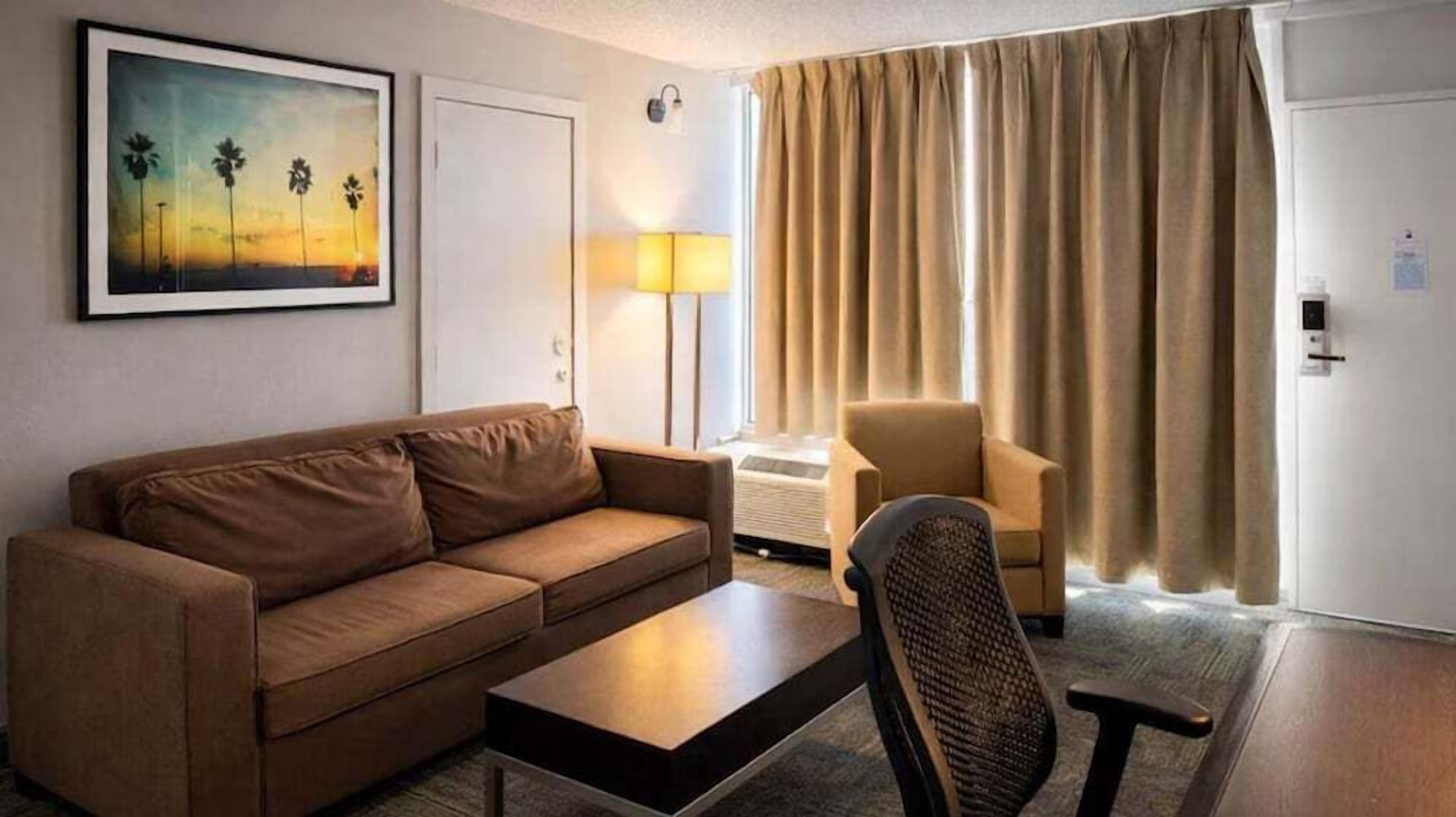 Apartment, 1 King Bed, Non Smoking, Refrigerator & Microwave | 1 bedroom, desk, free WiFi, bed sheets