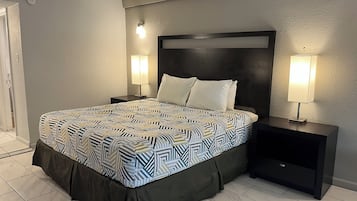1 bedroom, desk, free WiFi, bed sheets