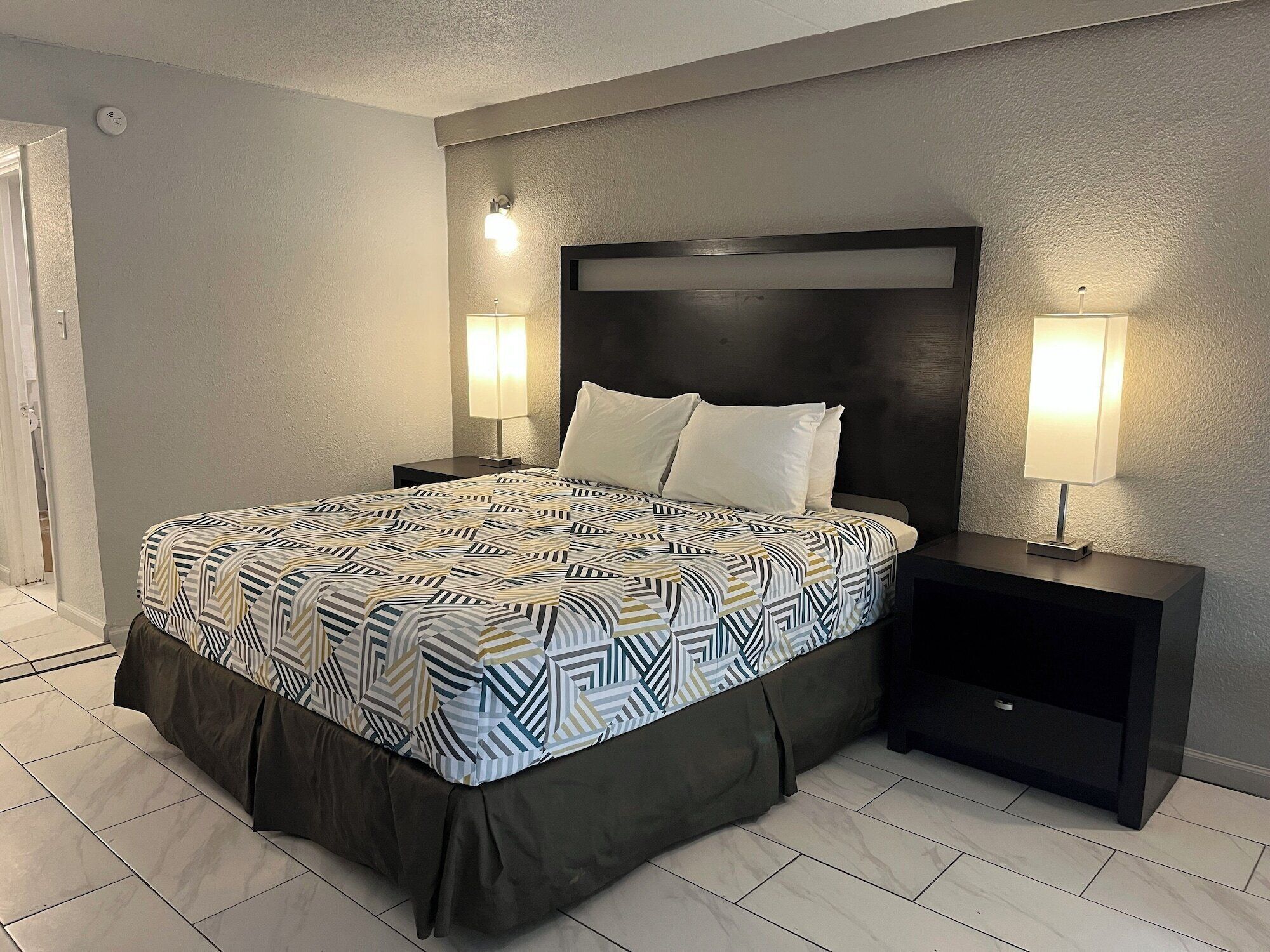 1 bedroom, desk, free WiFi, bed sheets