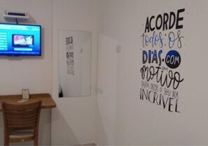 Quarto econômico, 1 cama de casal | TV