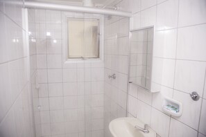 Chambre Deluxe avec lits jumeaux | Salle de bain