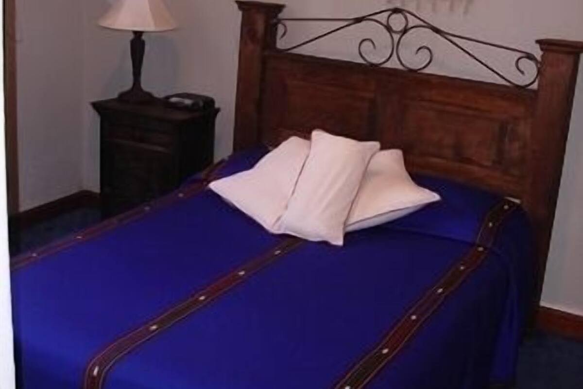 Habitación Signature, 1 cama doble | 1 dormitorio, caja fuerte, escritorio y tabla de planchar con plancha