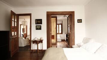 In-room safe, desk, soundproofing, free WiFi