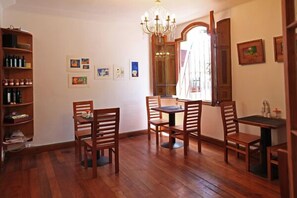 Coffee shop - Conchita Flores B&B (Santiago)