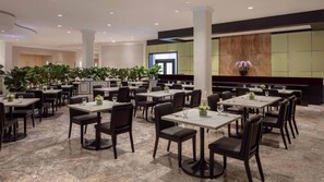 Lunch and dinner served, Italian cuisine