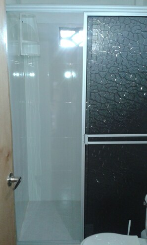 Family Room | Bathroom | Shower - Hotel Pizzeria Opera Tolu (Tolú)