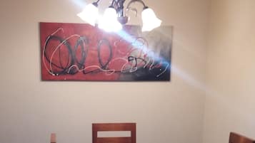 Apartment, 3 Bedrooms | In-room dining