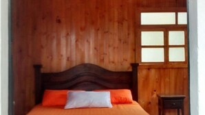 Family Room, Shared Bathroom (Rincon) | Desk, soundproofing, WiFi (free) - Hotel Casa del Colibrí (Guican)