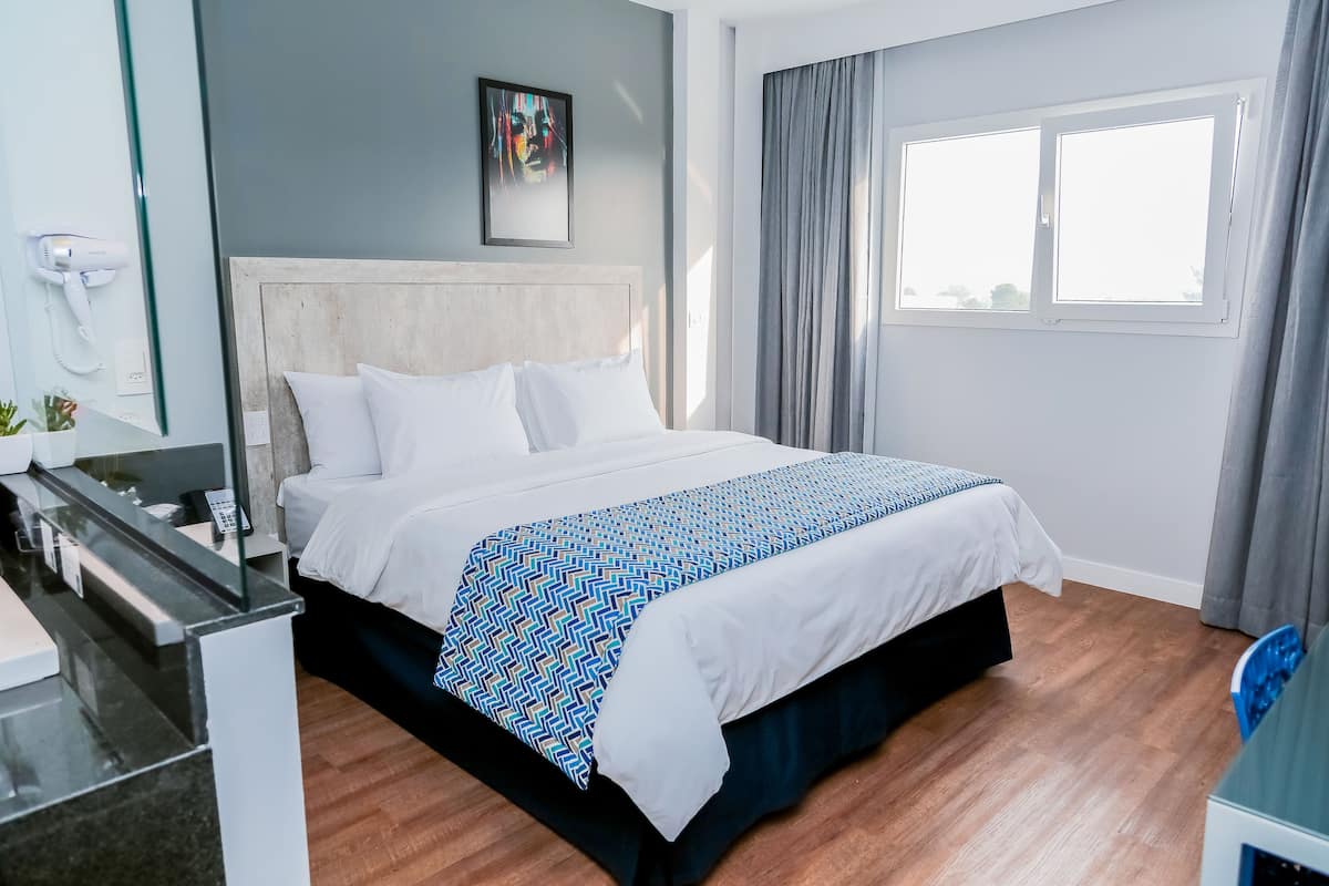 1 bedroom, premium bedding, minibar, in-room safe