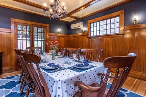 Free daily full breakfast - The Butler House B&B (Niagara Falls)