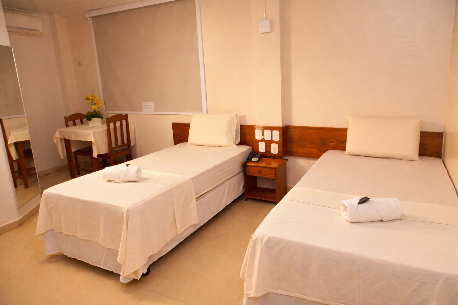 Minibar, Schreibtisch, laptopgeeigneter Arbeitsplatz