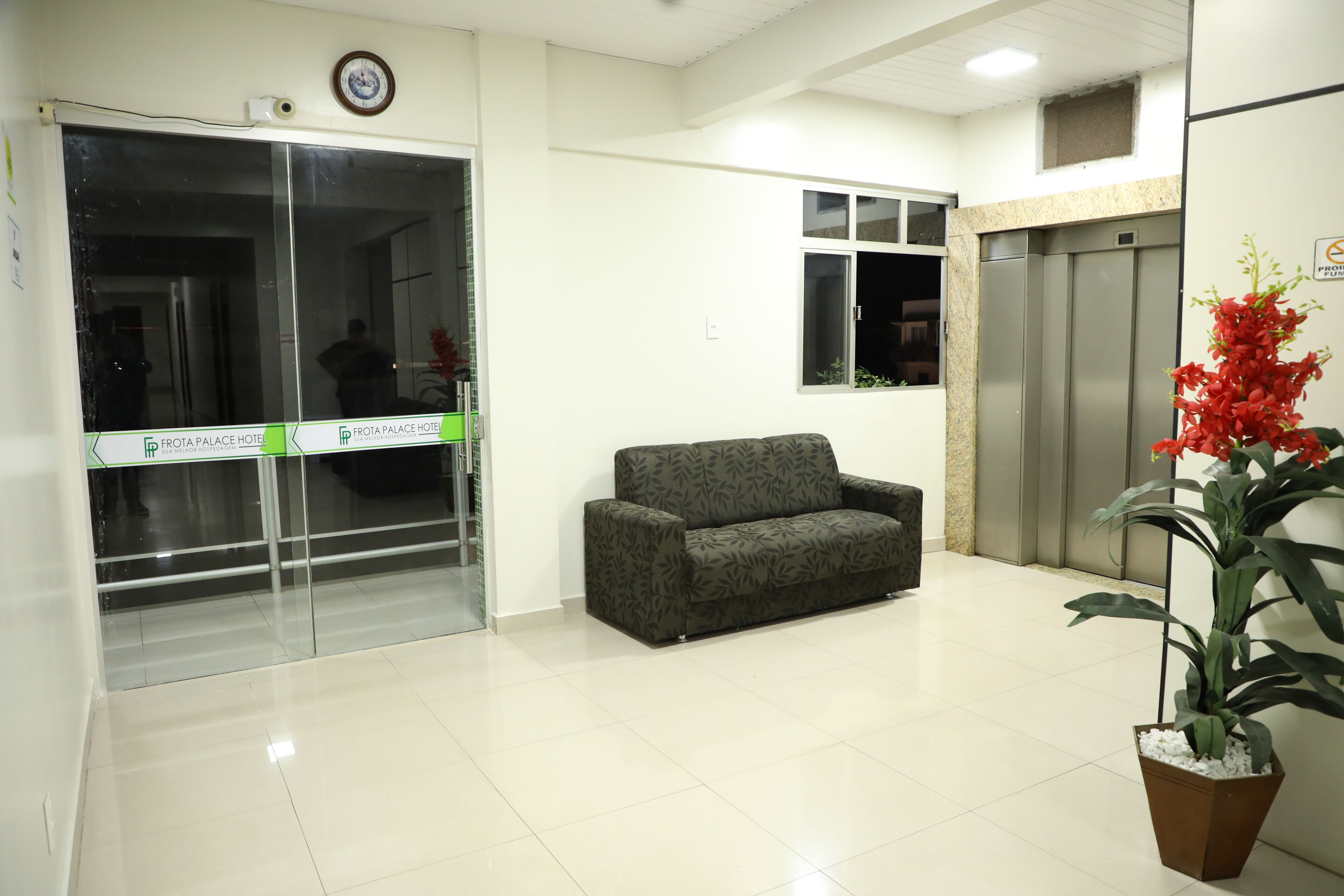 32-inch led tv with cable channels, tv