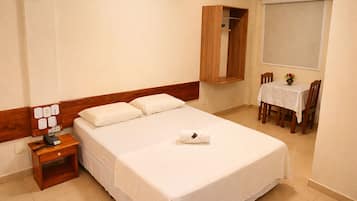 Minibar, Schreibtisch, laptopgeeigneter Arbeitsplatz