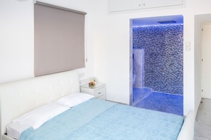 Luxury-Apartment, 3 Schlafzimmer, Whirlpool (Terrace, 7) | Badezimmer | Dusche, Haartrockner, Bademäntel, Handtücher