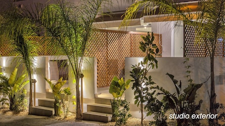 Balcón. Nissi 49 Apartments