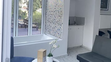 1 bedroom, Egyptian cotton sheets, premium bedding, Select Comfort beds
