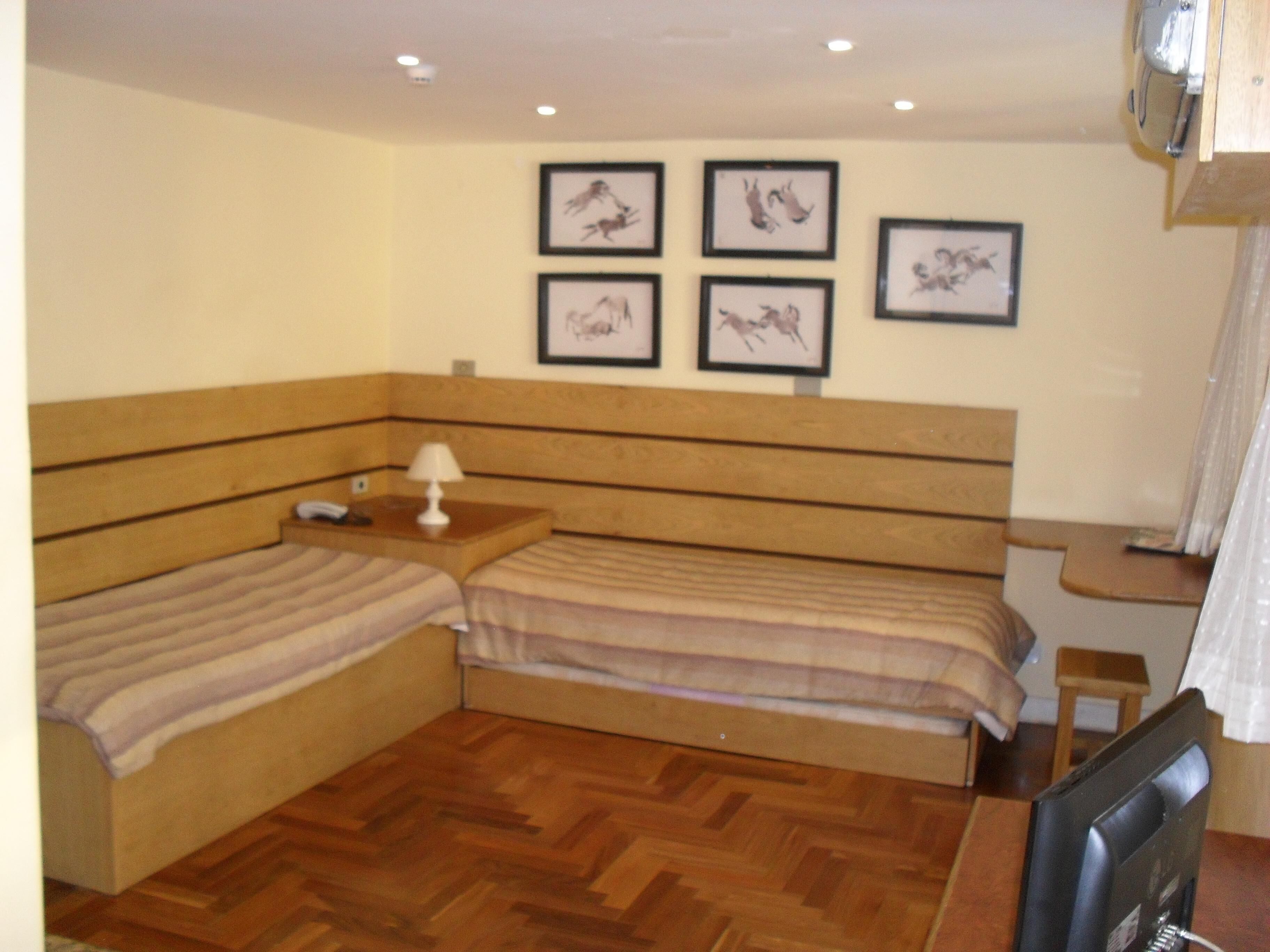 Minibar, free WiFi, bed sheets