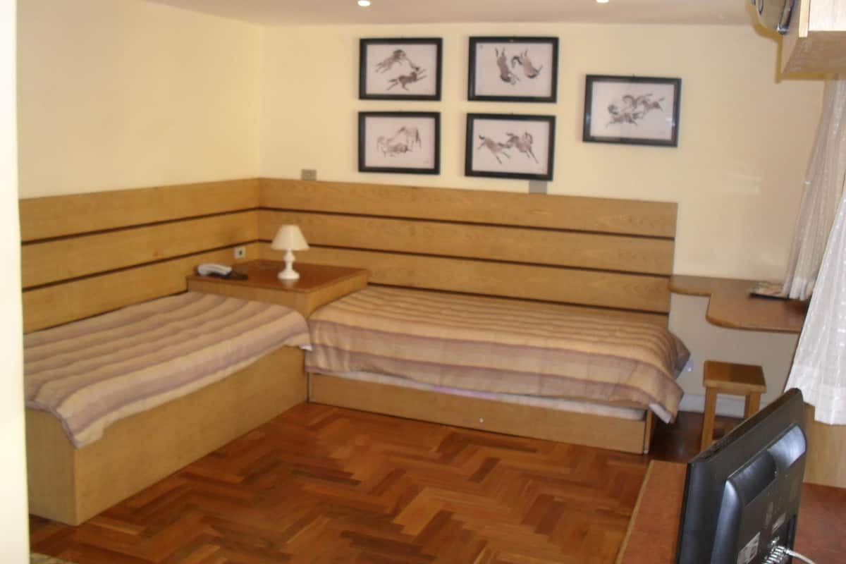 Minibar, free WiFi, bed sheets