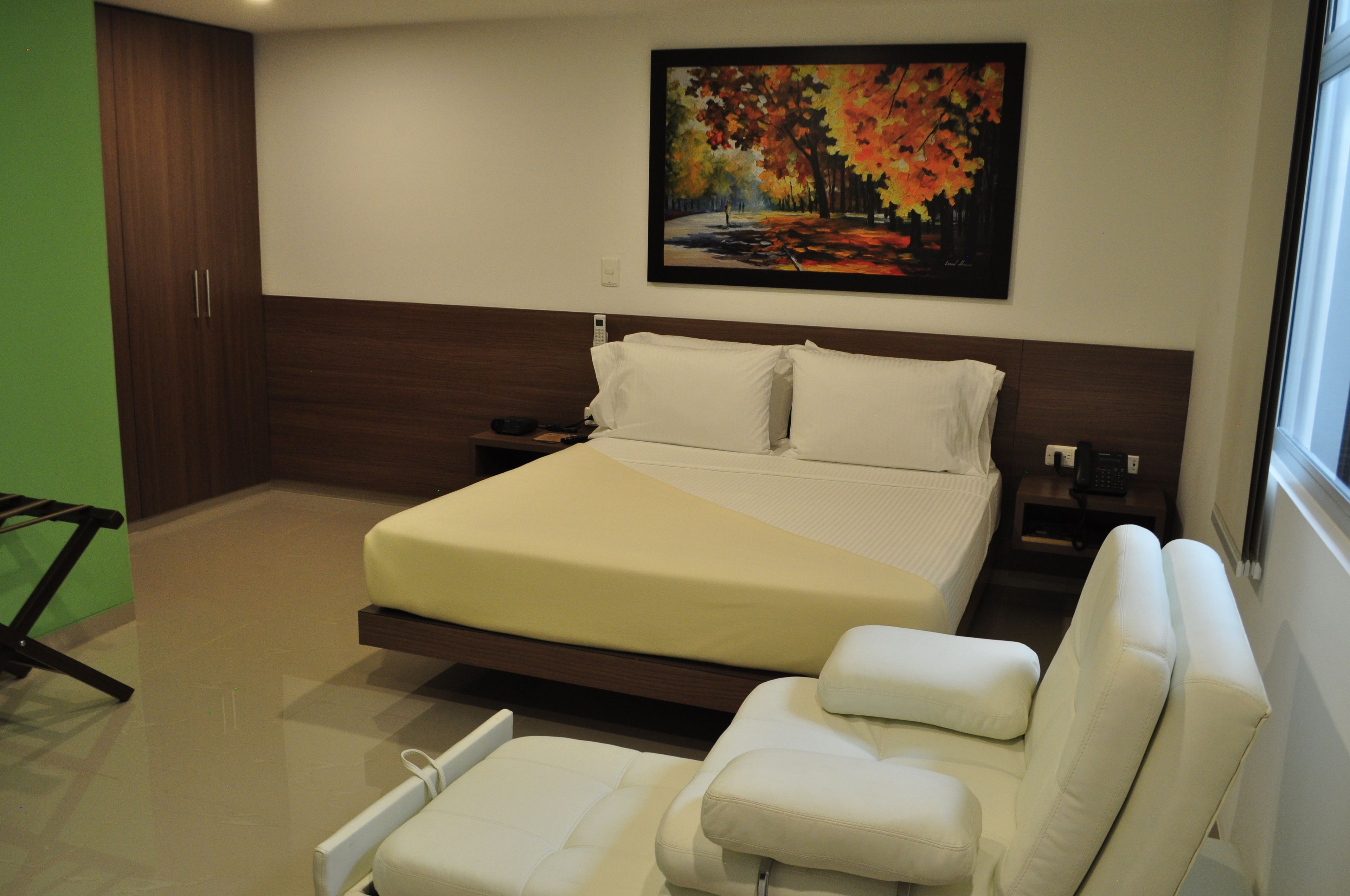 junior suite | living area | flat-screen tv