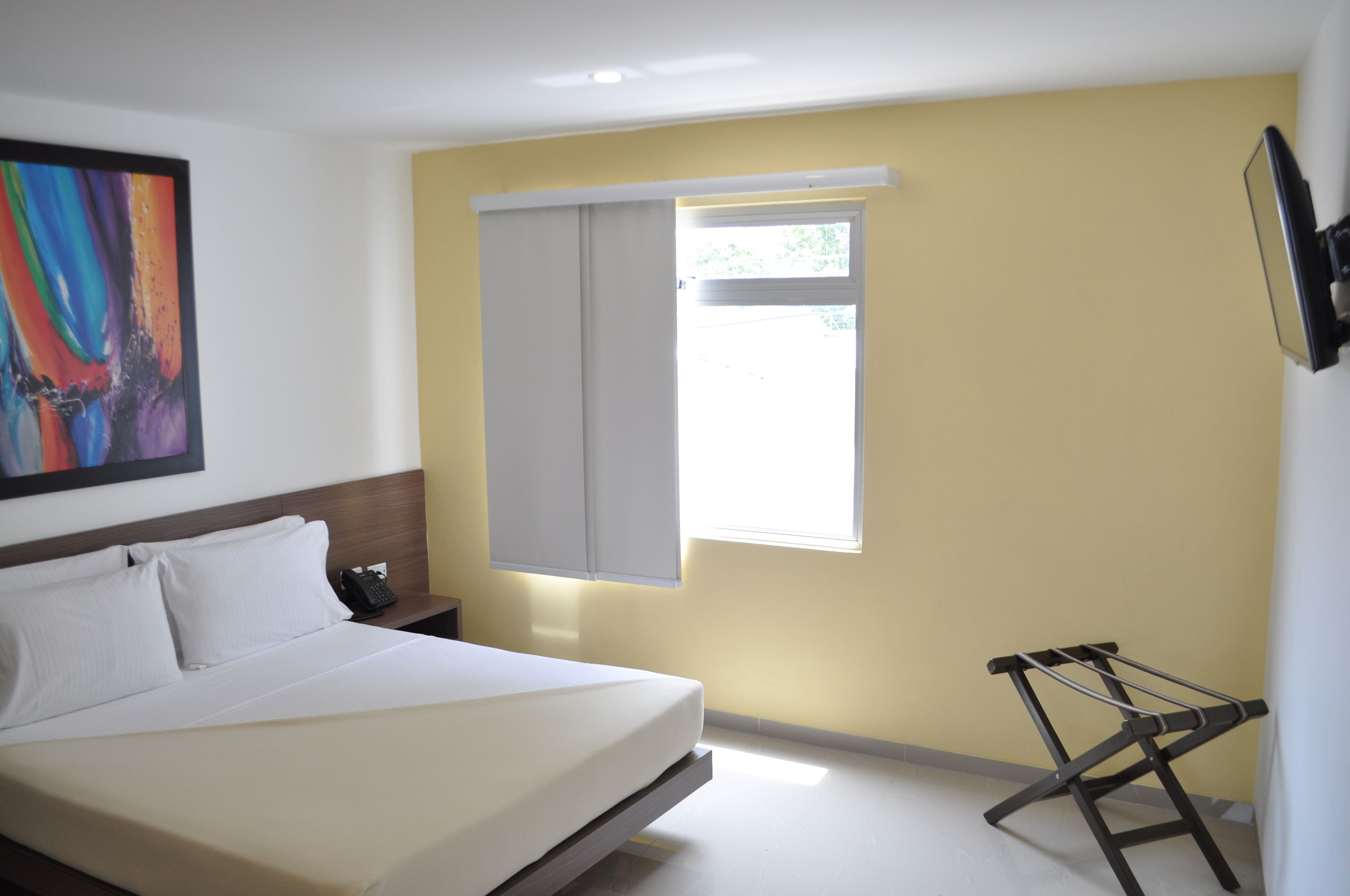 single room | minibar, in-room safe, desk, soundproofing