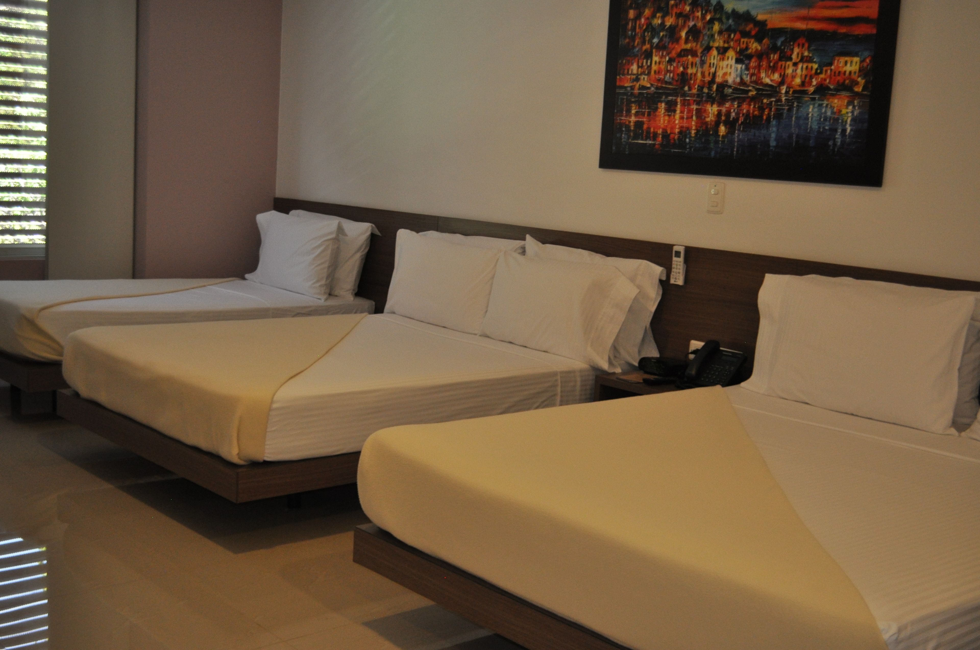 family room | minibar, in-room safe, desk, soundproofing