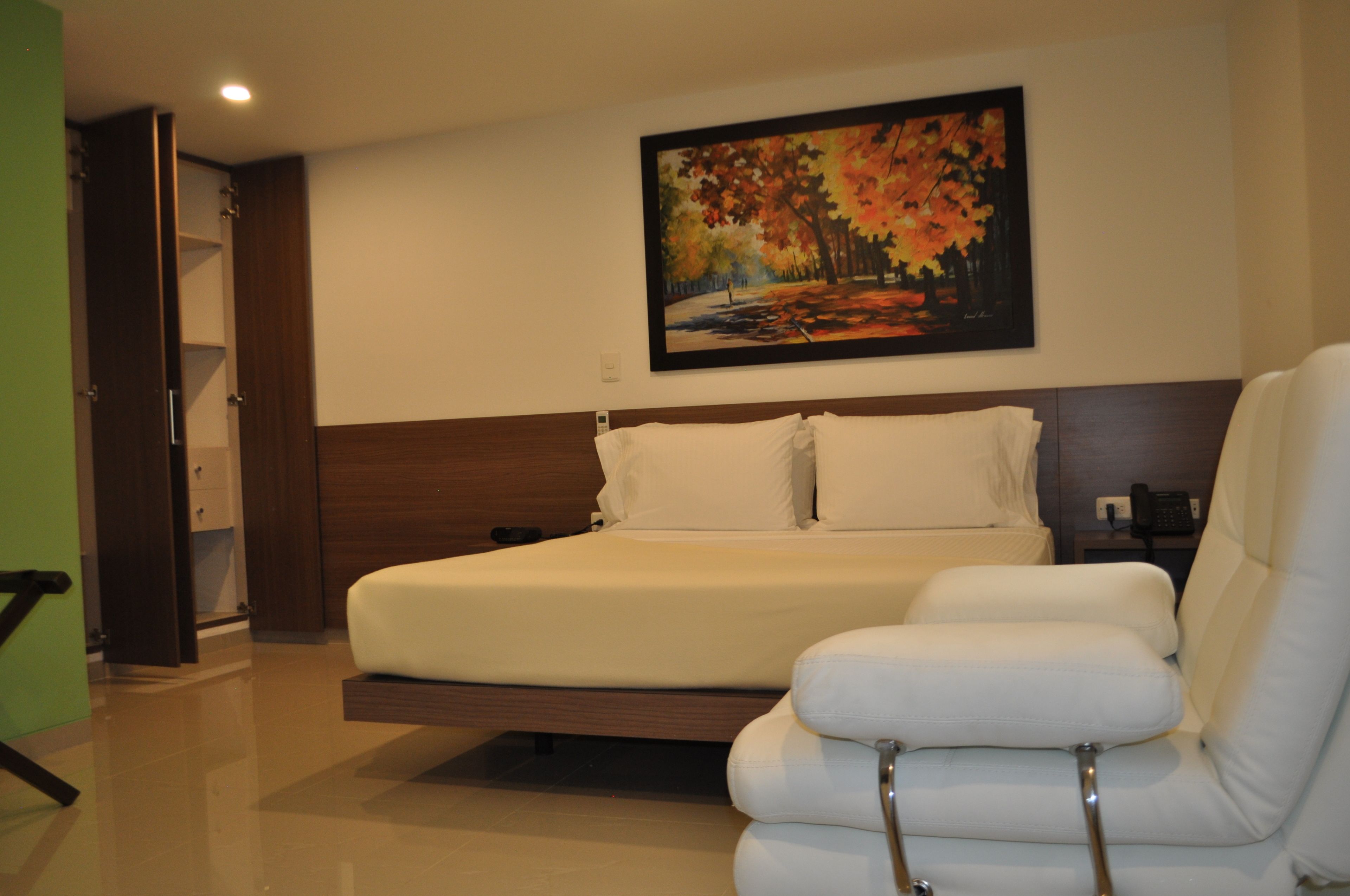 junior suite | minibar, in-room safe, desk, soundproofing