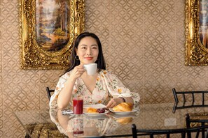 Breakfast, lunch, dinner served; international cuisine