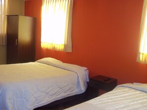 Habitación familiar, 2 habitaciones, baño privado | Wifi gratis y ropa de cama 
