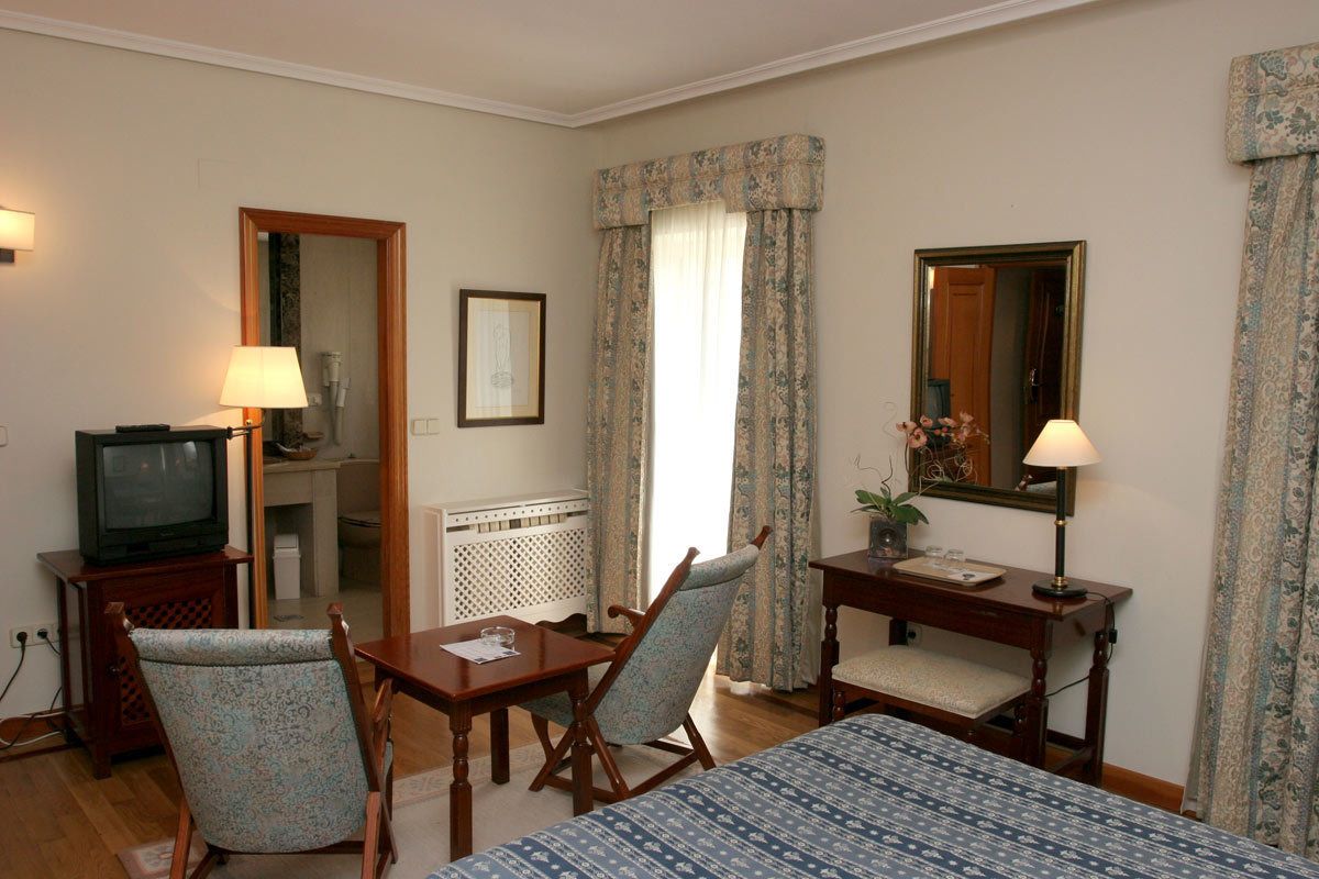 double or twin room | minibar, desk, free cots/infant beds, rollaway beds