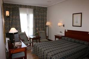 Suite, 1 Double Bed | Minibar, desk, free cribs/infant beds, rollaway beds