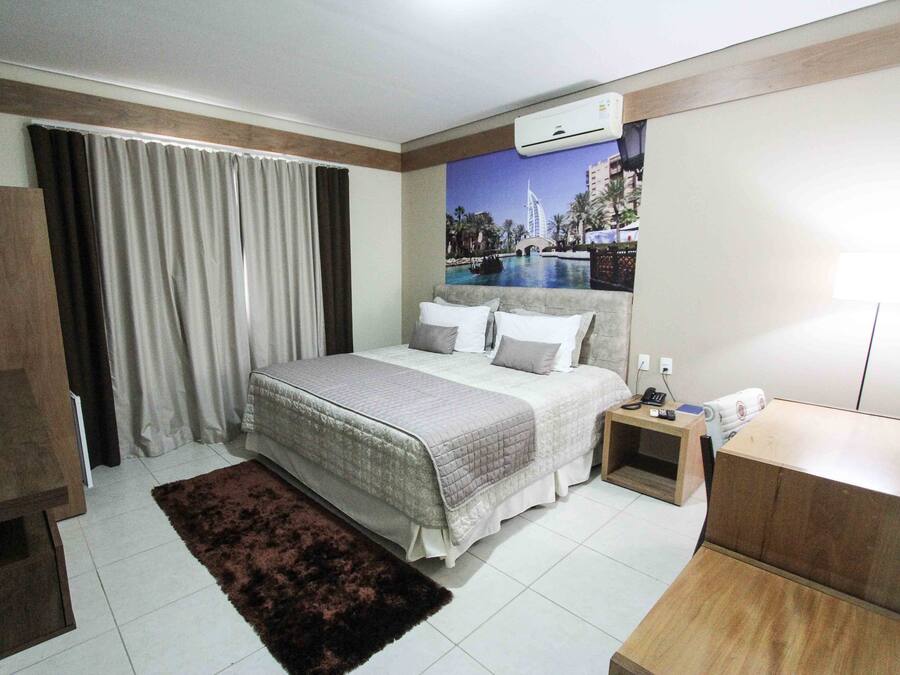 Minibar, Schreibtisch, kostenloses WLAN, Bettwäsche