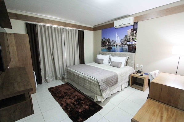 Minibar, desk, free WiFi, bed sheets - Prisma Plaza Hotel (Taubate)