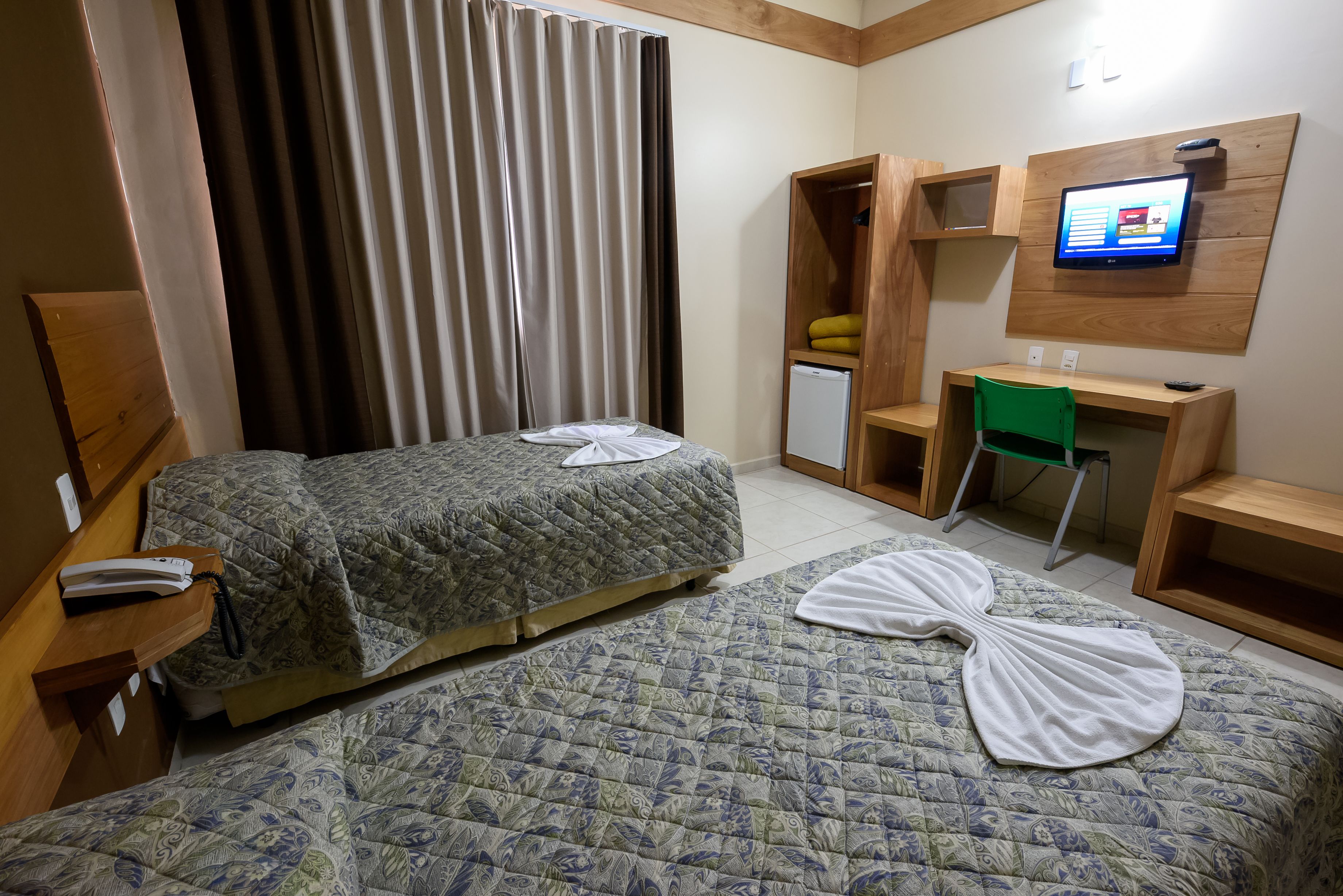 twin room | minibar, desk, free wifi, bed sheets