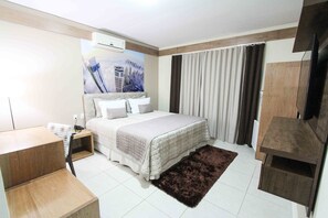Minibar, desk, free WiFi, bed sheets - Prisma Plaza Hotel (Taubate)