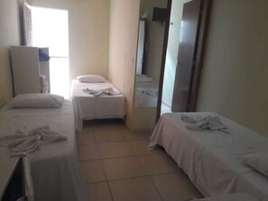 Triple Room | Blackout drapes, free WiFi - Pousada Estrela do Vale (Taubate)