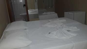 Quarto casal ou duplo | Cortinas blackout, Wi-Fi de cortesia