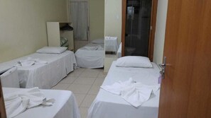 Quadruple Room | Blackout drapes, free WiFi - Pousada Estrela do Vale (Taubate)