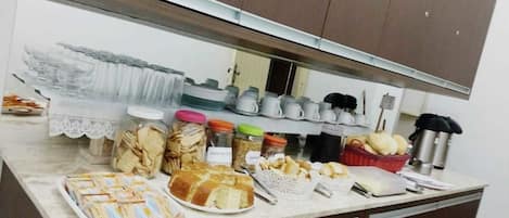 Free daily continental breakfast