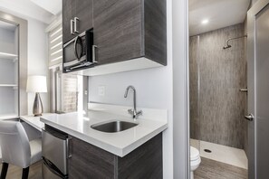 Fridge, microwave - Calista Organic Hotel (San Francisco)