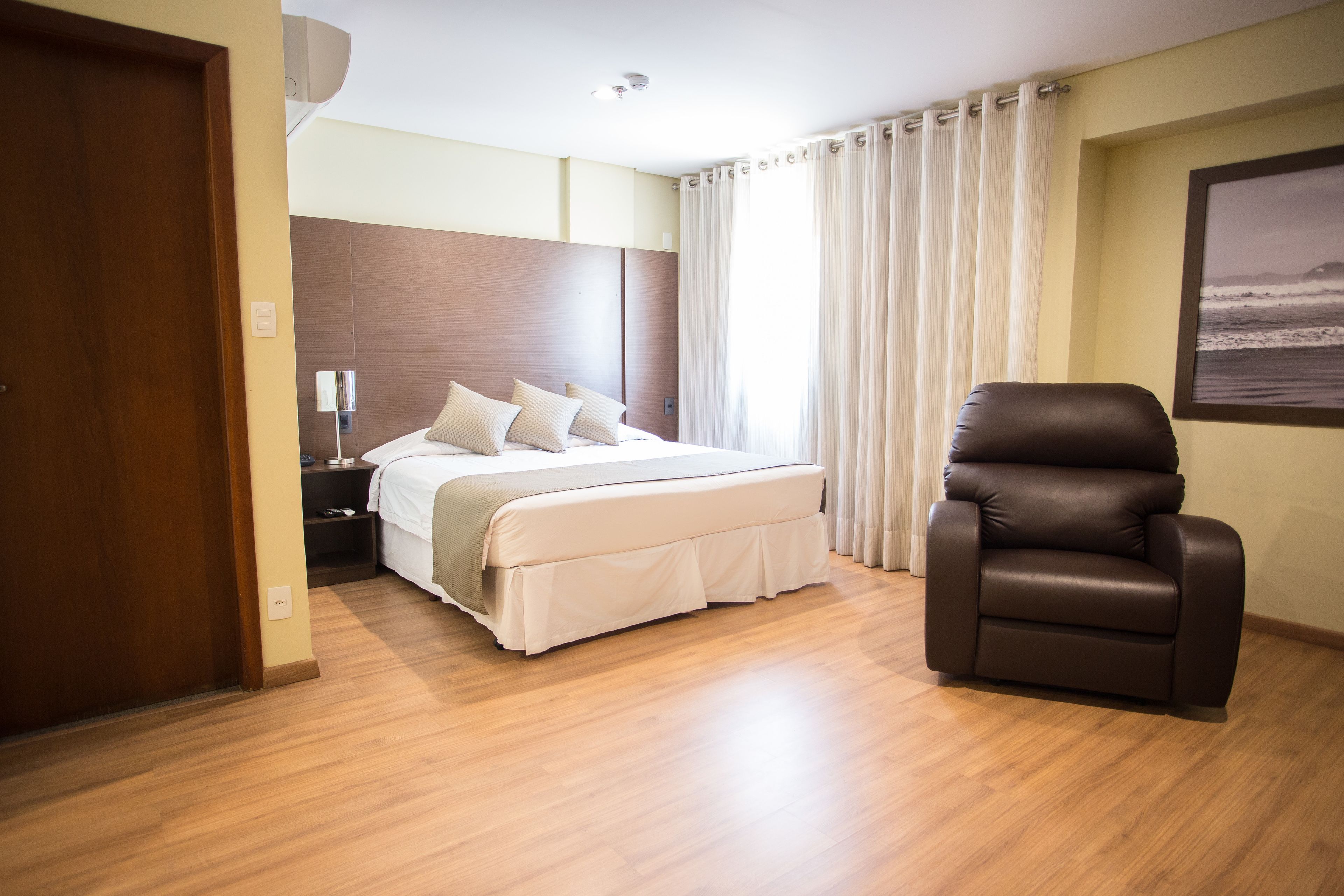 standard room | 1 bedroom, minibar, in-room safe, desk